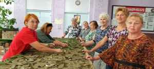 В Тихоновском сельском доме культуры сплели 500 юбилейную маскировочную сеть