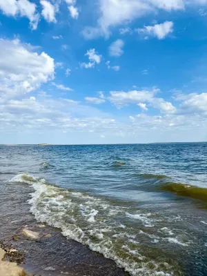 Тёплая погода с переменной облачностью ожидается в Менделеевске 11 августа