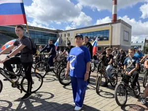 В Менделеевске прошел велопробег, посвященный Дню Государственного флага России