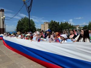 Глава Менделеевского района поздравил жителей с Днём Государственного флага РФ