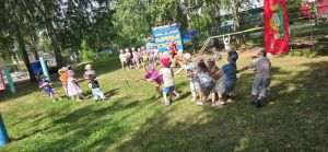 В детском саду № 10 «Рябинушка» Менделеевска сотрудники оздоровительного комплекса «Нептун» провели весёлые старты