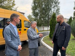 Герой России Расим Баксиков посетил приют «Камские зори» в Менделеевске