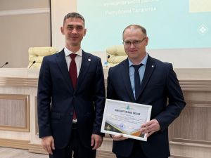 В Менделеевском районе наградили специалистов двух отраслей