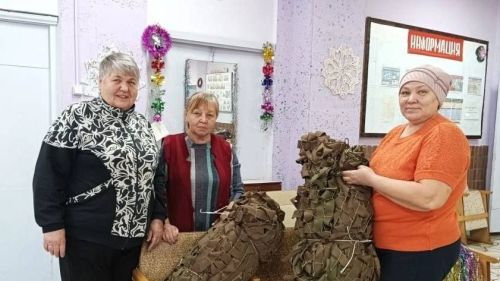 В Тихоновском СДК продолжается плетение сетей для зоны СВО