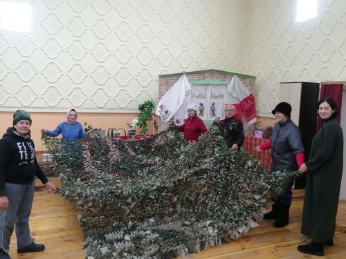 В Бизякинском СДК сделали окантовку для маскировочных сетей