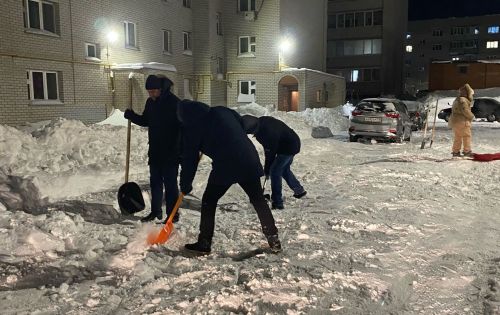 Жители Менделеевска: «Вместе с соседями вышли на субботник»