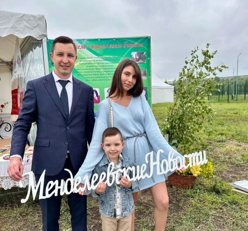Директор «Колхоз Кама» Алмаз Галимов выписал газету «Менделеевские новости»