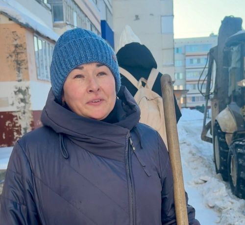 Герои чистых дворов Менделеевска: как Любовь Азина десять лет побеждает снежную стихию
