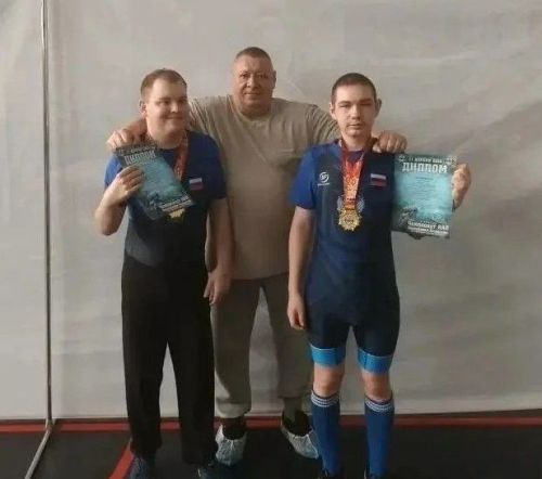 Спортсмены из Менделеевска завоевали золото на Чемпионате Татарстана по силовым видам спорта