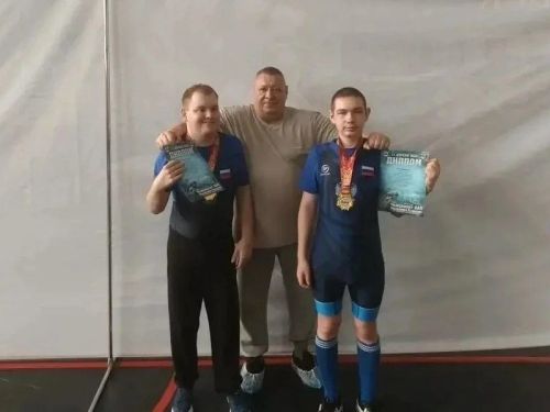Спортсмены из Менделеевска завоевали золото на Чемпионате Татарстана по силовым видам спорта