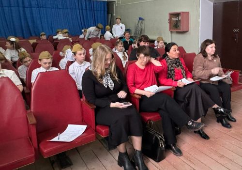 Хор «Сайлян» из Абалачевской школы выступил на конкурсе «Во славу Отечества» в Брюшли