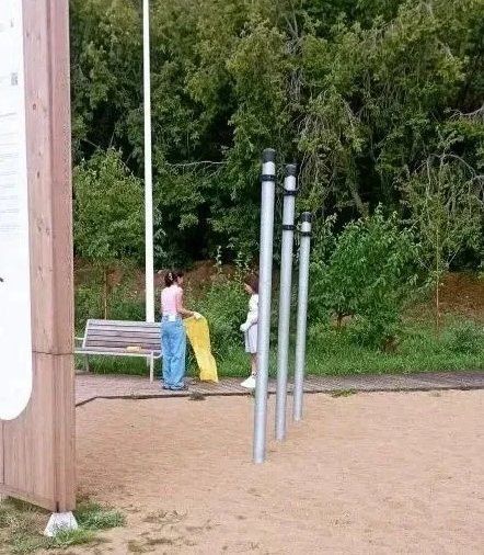 На набережной «Тихие горы» сотрудники «Нептуна» провели экологический субботник