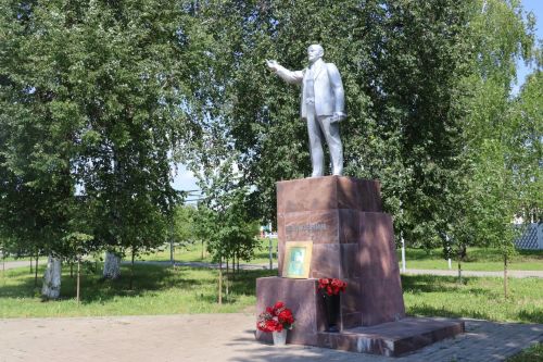 Ленин скверы һәм Мәңгелек ут территориясе