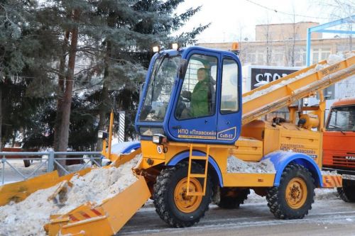 За первые дни 2023 года из Менделеевска вывезли более 2000 кубометров снега