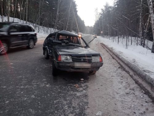 Пассажир следовавшего в сторону Менделеевска автомобиля попал в реанимацию