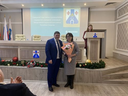 Глава Тураевского поселения Альфия Рахимова награждена медалью «За заслуги перед районом»
