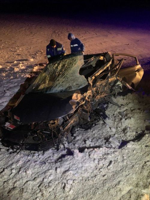 Водитель легковушки погиб после столкновения с большегрузом