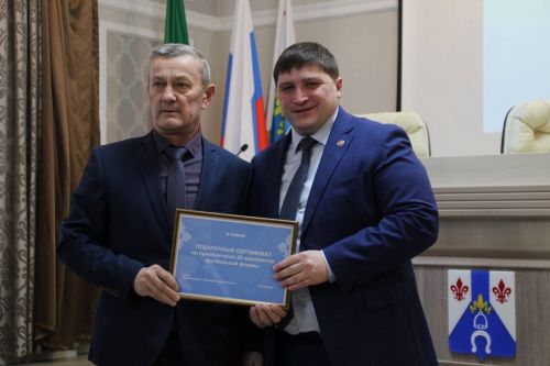 Радмир Беляев вручил сертификаты на приобретение спортивного инвентаря СШ «Батыр»