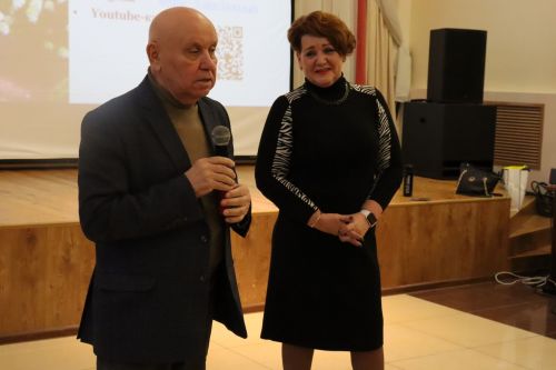 Менделеевскига Татарсанның атказанган укытучысы Диләрә Кәримова автор масстер-классы белән килде