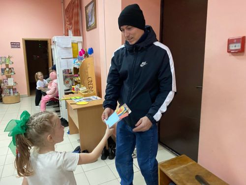«Открытка для папы»: В Мунайкинском СДК дети поздравили с Днем отца