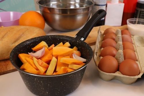В рамках проекта редакции «Многоликий Менделеевск: культура и кухня» су-шеф Евгений Синявин приготовил три простых, но в тоже время эффектных блюда