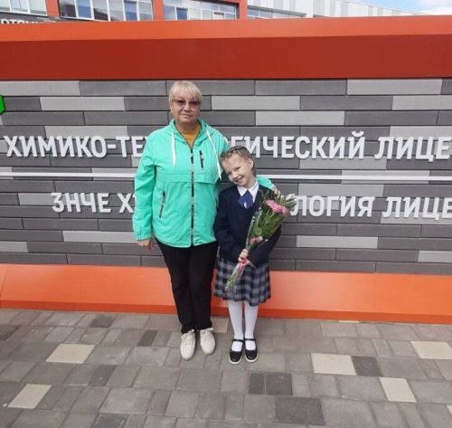 Ученица лицея «Потомки Менделеева» Манина Дарина посвятила бабушке стих