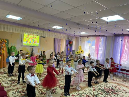 В детских садах Менделеевска проходят осенние утренники