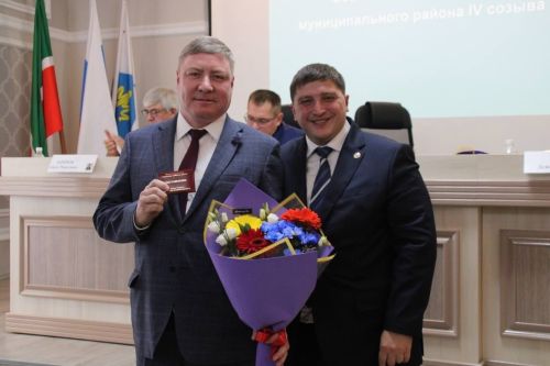 Депутат Ижевского сельского оформил подписку на «МН» для жителей села