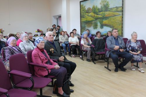 «Поселок» ТИСында көмеш яшьтәге кешеләрне котладылар