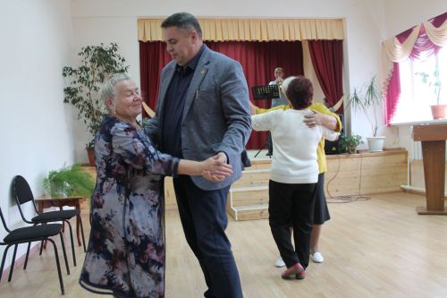 «Поселок» ТИСында көмеш яшьтәге кешеләрне котладылар