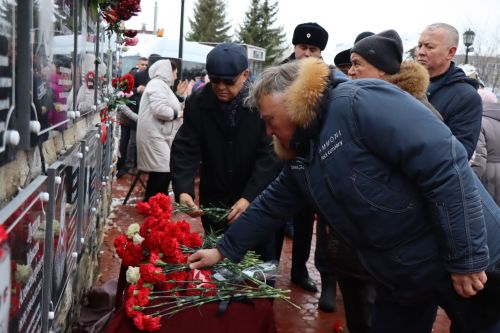 В Менделеевске открыли пять мемориальных досок героям, погибшим на зоне СВО