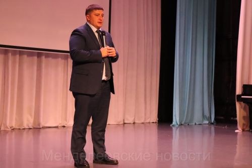 В Менделеевске состоялся концерт в честь Дня матери