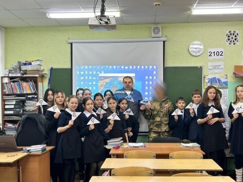Менделеевск мәктәбендә махсус операция катнашучысы белән очрашу узды