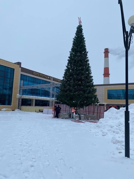 В преддверии нового 2024 года в Менделеевске приступили к украшению улиц и общественных пространств
