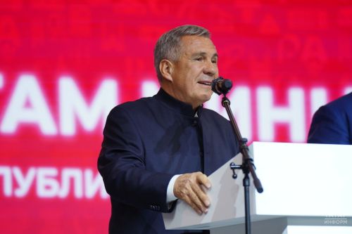Раис Татарстана Рустам Миннниханов поприветствовал гостей Международной выставки-форума «Россия»