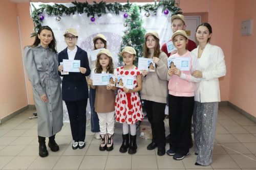 Ун яшь менделеевлы журналистика һәм блогерлык мәктәбен тәмамлау турында сертификатлар алды