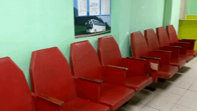 В Менделеевске восстановили входную группу в комнате ожидания