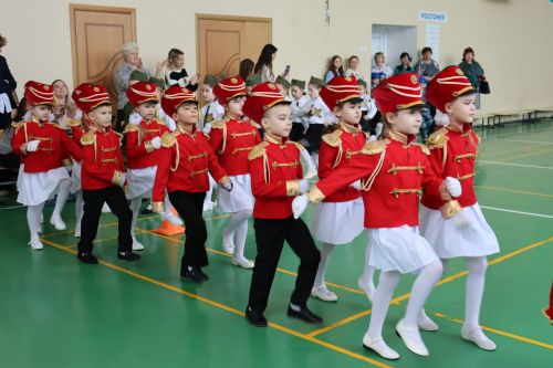Менделеевскиның нәни патриотлары саф каравына катнаштылар