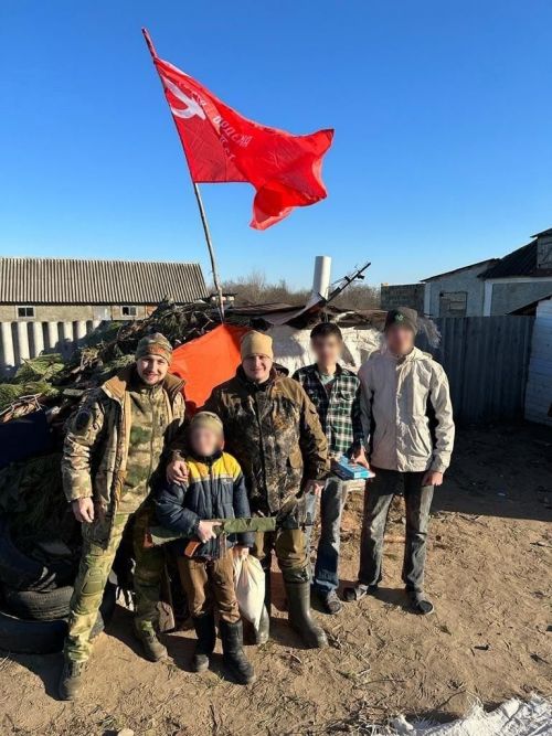 Радмир Беляев җитәкчелегендәге Менделеевск районы делегациясе махсус хәрби операция зонасында райондашларыбыз белән очрашты
