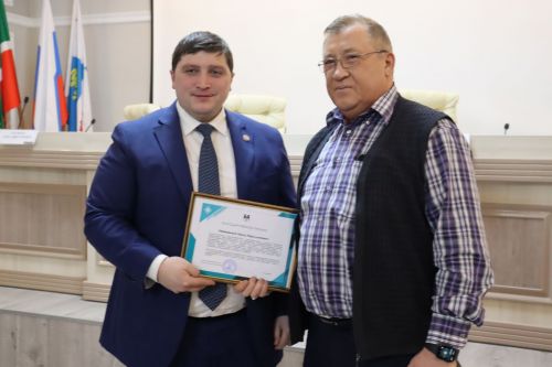 Менделеевскида компанияләрнең җитәкчеләре һәм эшмәкәрләр бүләкләнде