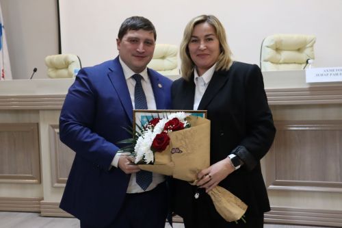 Менделеевскида компанияләрнең җитәкчеләре һәм эшмәкәрләр бүләкләнде