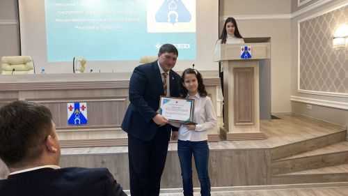 Менделеевскида лаеклыларны бүләкләделәр