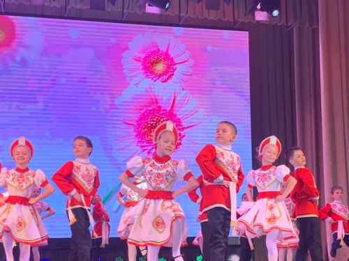 Женщинам Менделеевска посвятили концерт