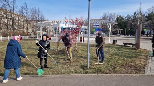 Менделеевцы присоединились к весеннему субботнику