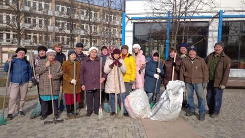 Менделеевцы присоединились к весеннему субботнику