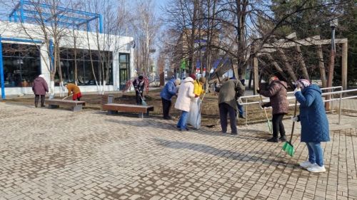 Менделеевцы присоединились к весеннему субботнику