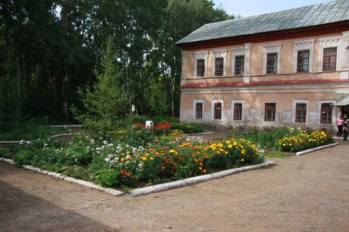 Менделеевцы могут расписать пасхальные яйца