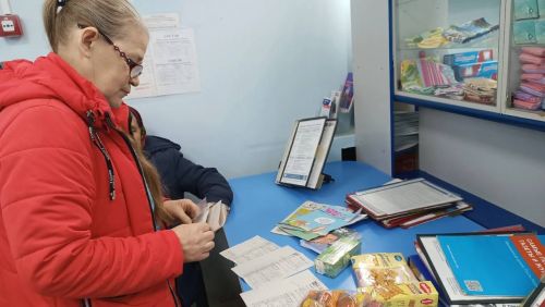 Менделеевцы оформляют подписку на районное издание