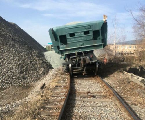 В Татарстане с рельсов сошли вагоны со щебнем