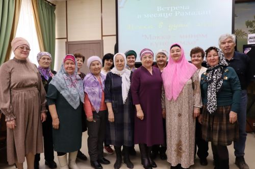 Менделеевскның Үзәк китапханәсендә Казан югары мөселман мәдрәсәсе талибәсе Лилия Галиева белән очрашу узды